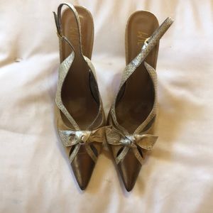 Low sling back pointed toe heel